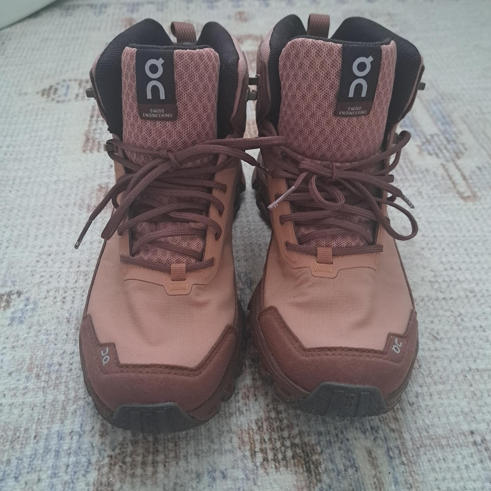 On cloud womens hiking boots